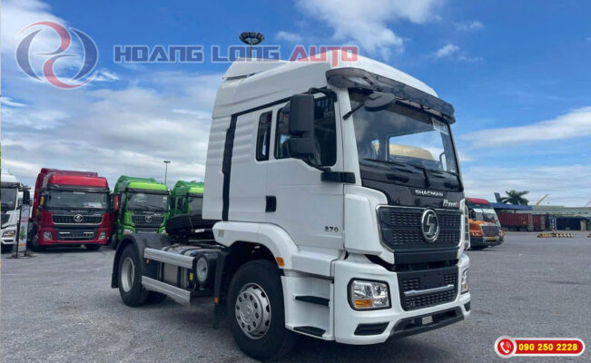 Dàn xe đầu kéo Shacman H3000s tại showroom xe đầu kéo