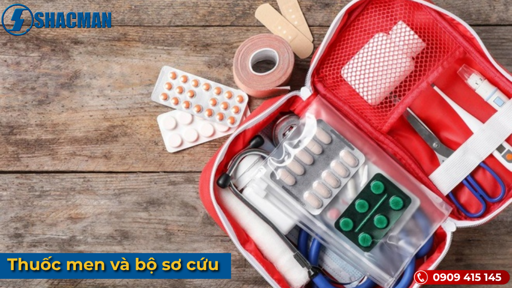 Thuốc men và bộ sơ cứu khi đi đường dài